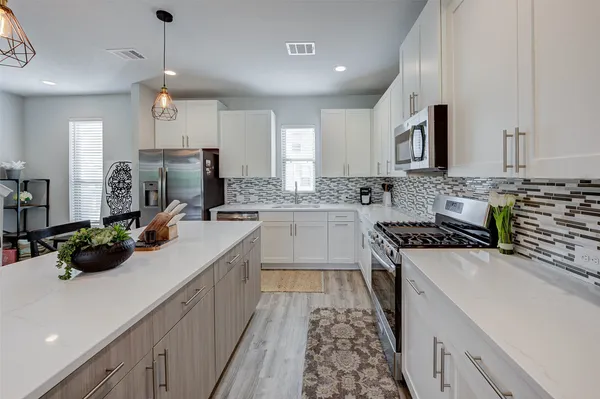 $469,900 | 18732 Centro Main Street, Shenandoah, TX 77385