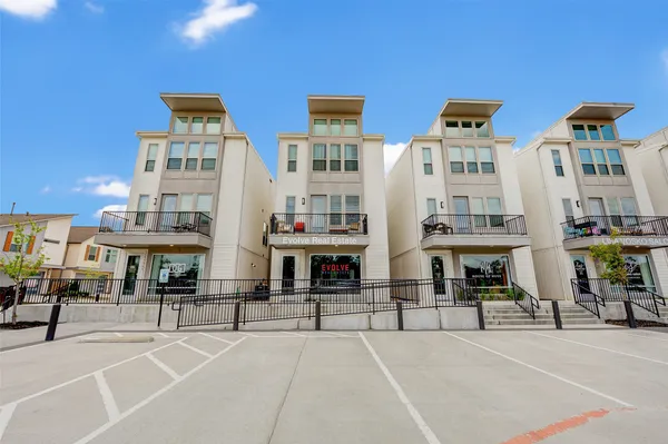 $469,900 | 18732 Centro Main Street, Shenandoah, TX 77385