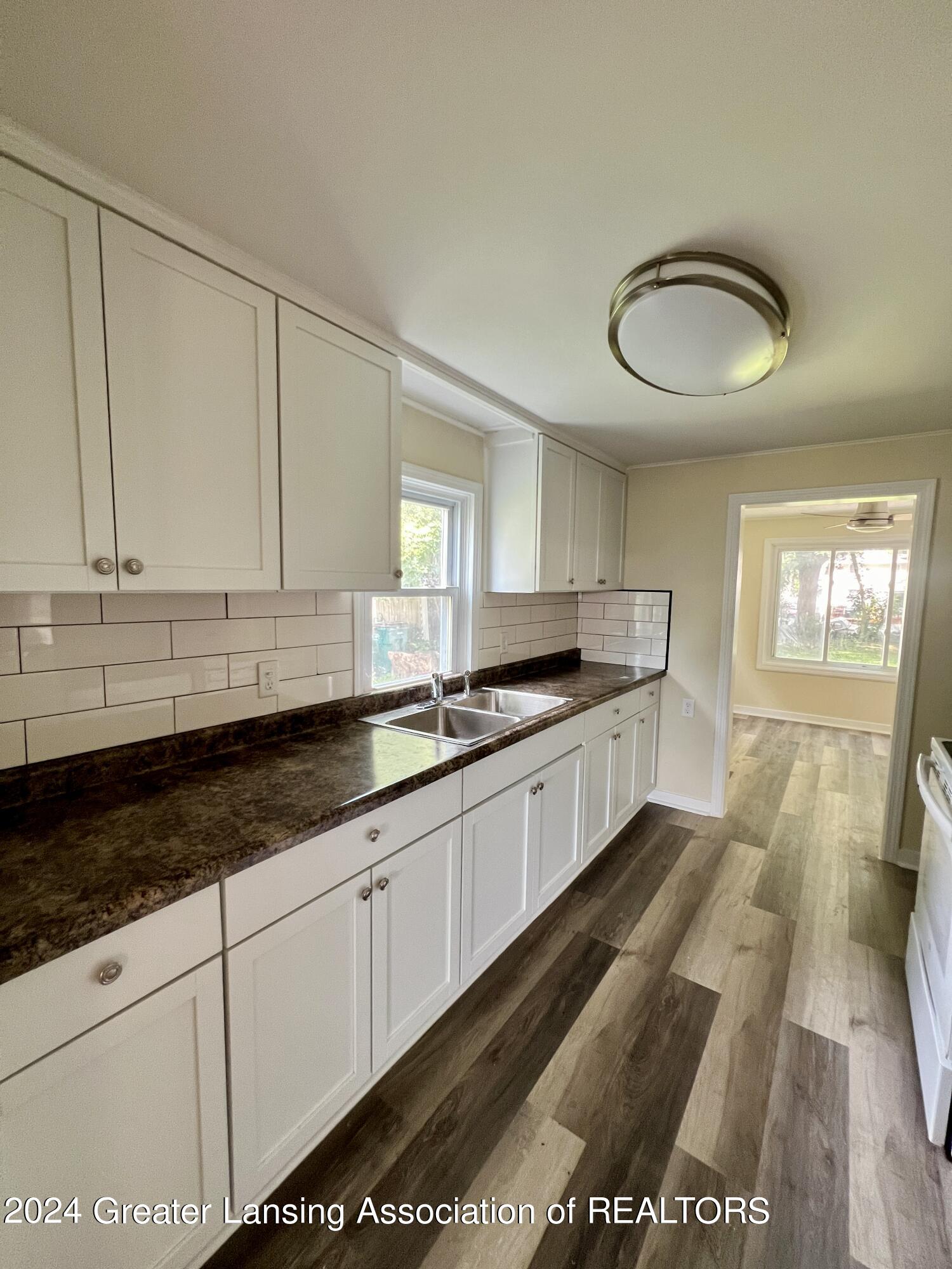 6029 Hilliard Road Lansing, MI 48911 - Photo 5 of 23 IMG_5779