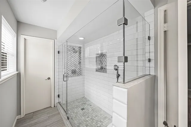 a view of livingroom with furniture