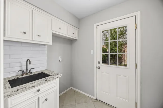 a view of a livingroom with a ceiling fan and window