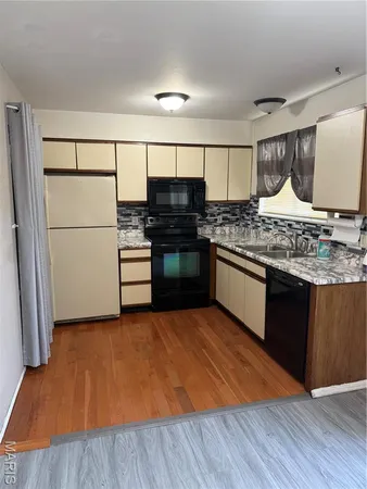 $125,000 | 305 Sturbridge Village Drive, Hazelwood, MO 63042