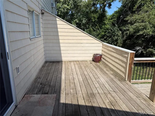 $140,000 | 305 Sturbridge Village Drive, Hazelwood, MO 63042