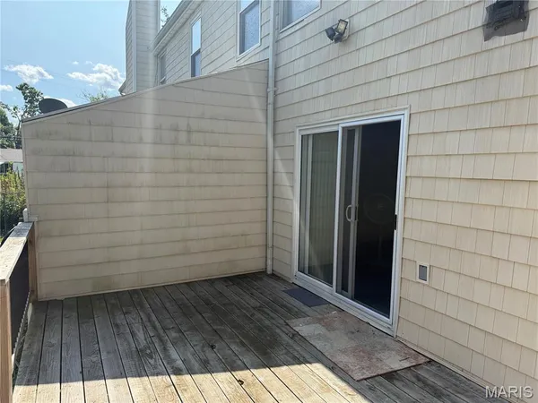 $125,000 | 305 Sturbridge Village Drive, Hazelwood, MO 63042