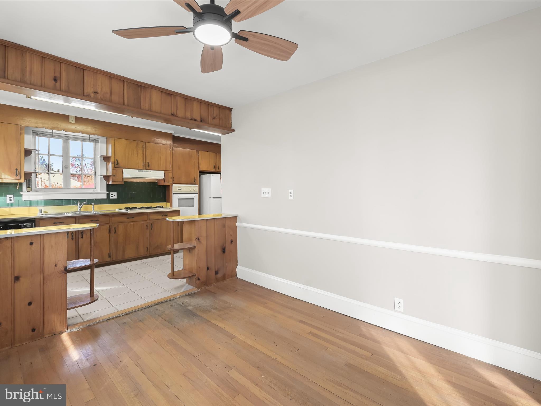 24600 Woodfield Road Damascus, MD 20872 - Photo 19 of 60 Dining Room - Hardwood Floors