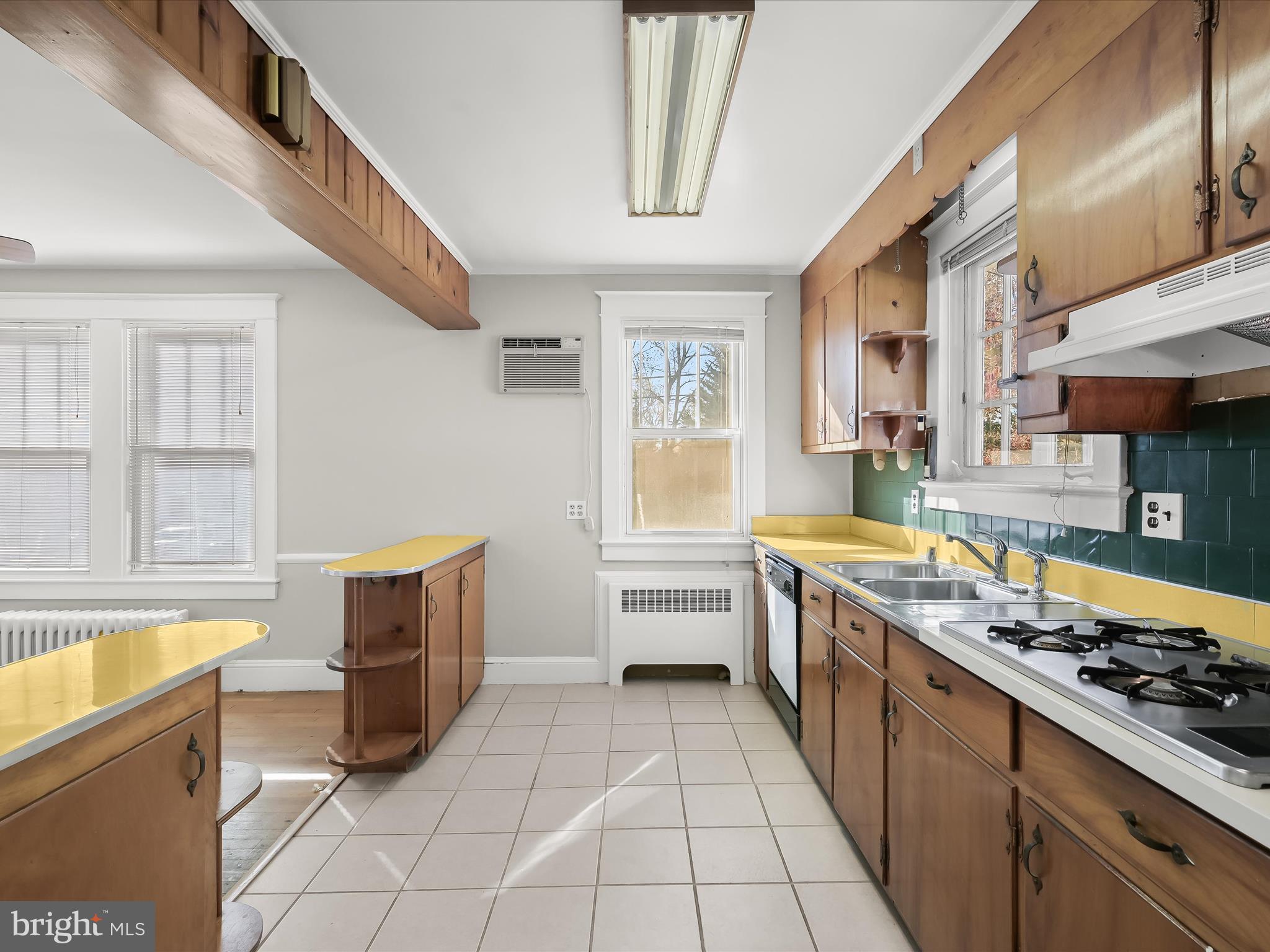 24600 Woodfield Road Damascus, MD 20872 - Photo 22 of 60 Kitchen