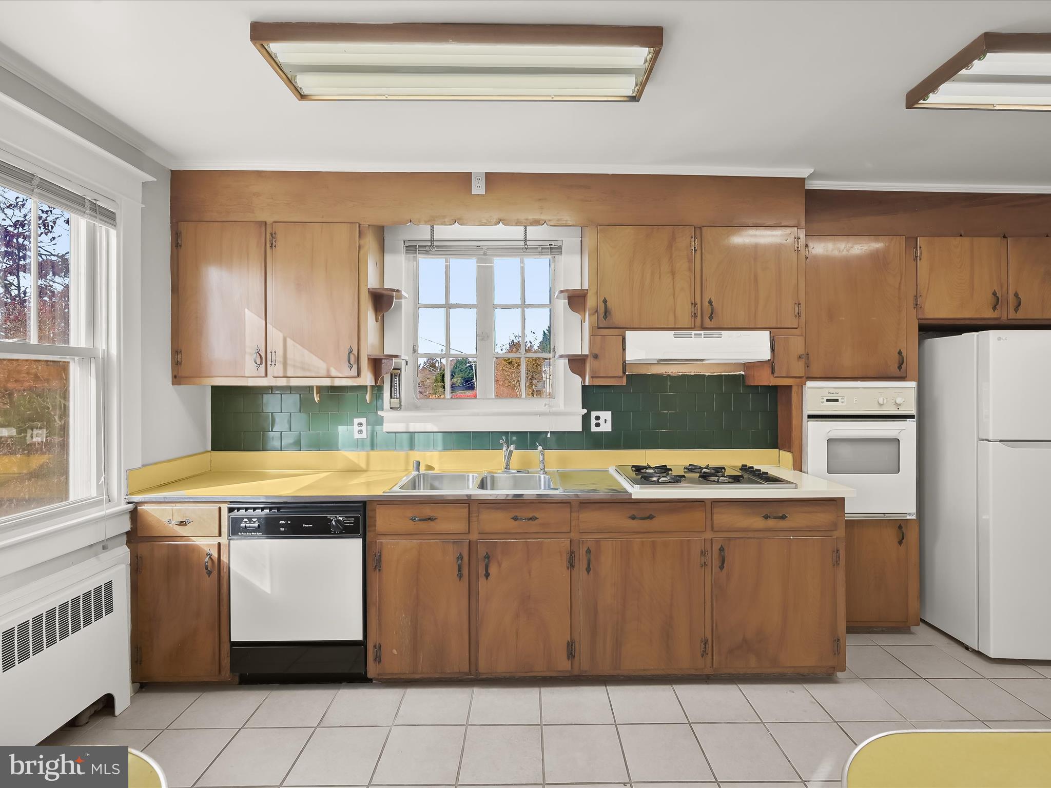 24600 Woodfield Road Damascus, MD 20872 - Photo 23 of 60 Kitchen
