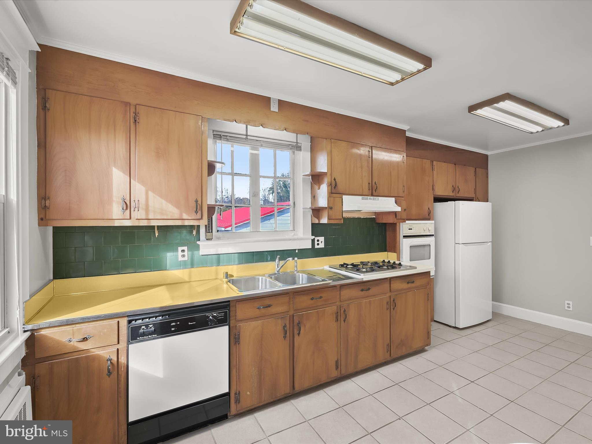 24600 Woodfield Road Damascus, MD 20872 - Photo 24 of 60 Kitchen