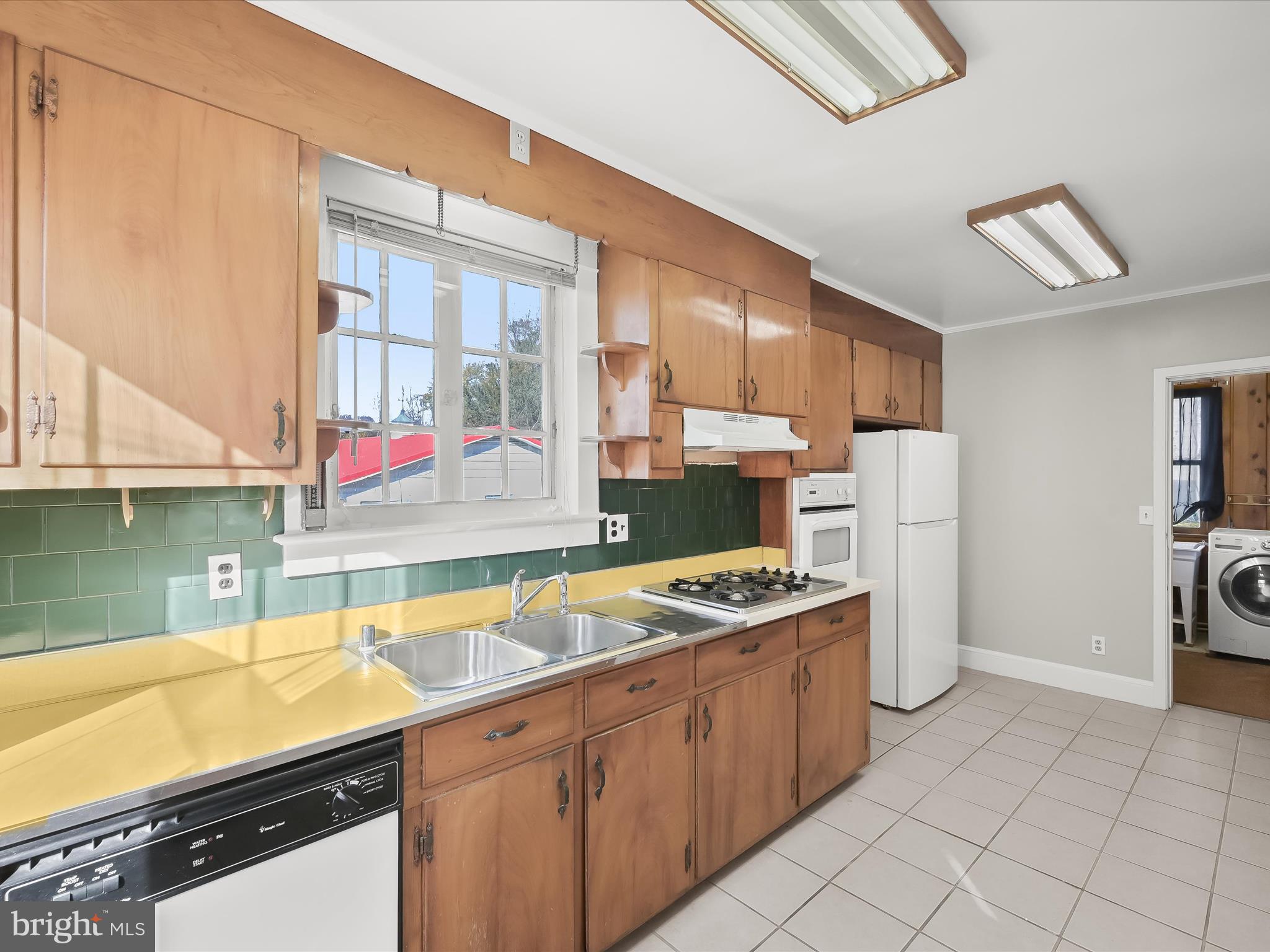 24600 Woodfield Road Damascus, MD 20872 - Photo 26 of 60 Kitchen