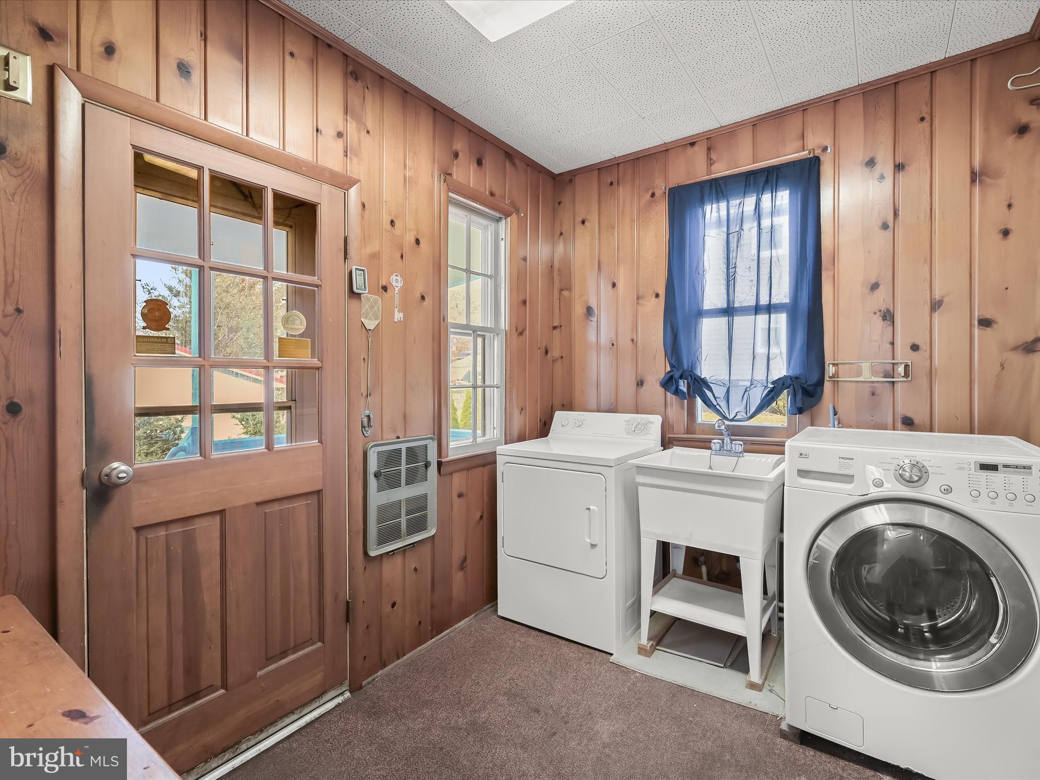 24600 Woodfield Road Damascus, MD 20872 - Photo 27 of 60 Laundry - Access to Back Deck