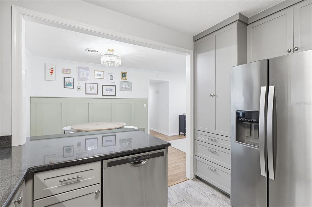 1291 Oxford Road Maitland, FL 32751 - Photo 14 of 37 a kitchen with stainless steel appliances a refrigerator and cabinets