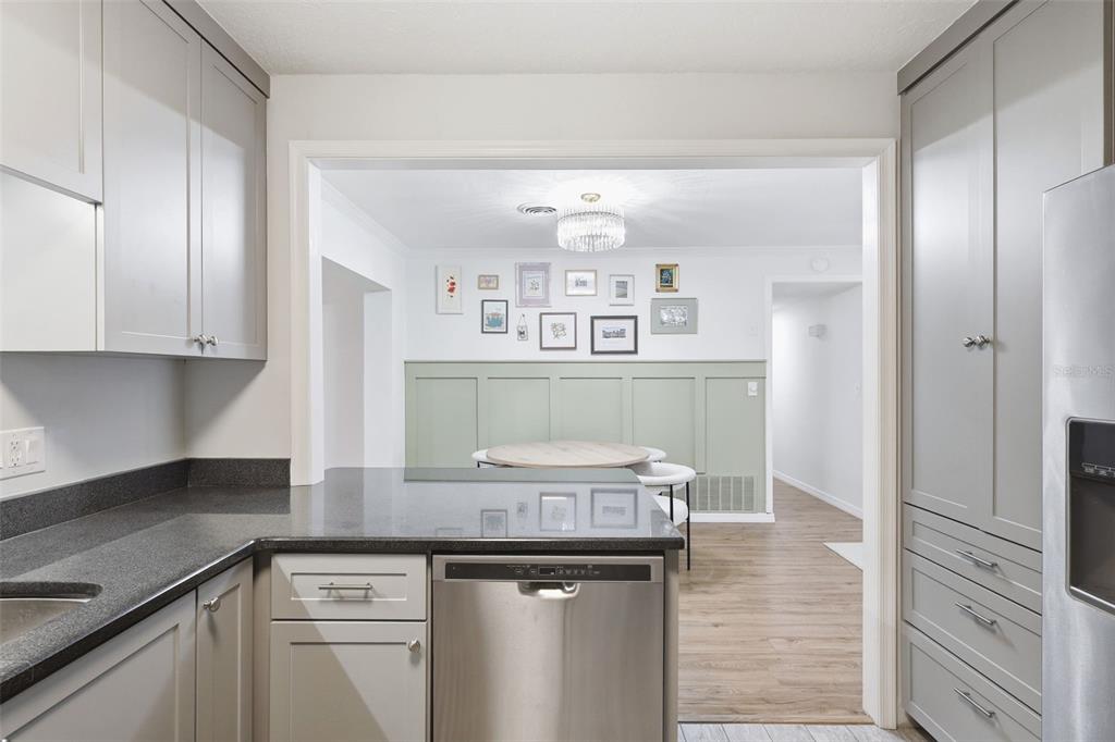 1291 Oxford Road Maitland, FL 32751 - Photo 15 of 37 a kitchen with granite countertop a sink and cabinets