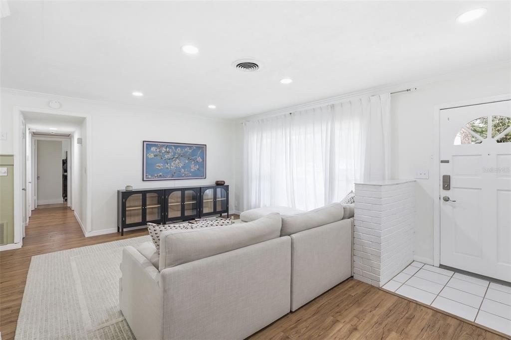 1291 Oxford Road Maitland, FL 32751 - Photo 6 of 37 a living room with furniture and a wooden floor