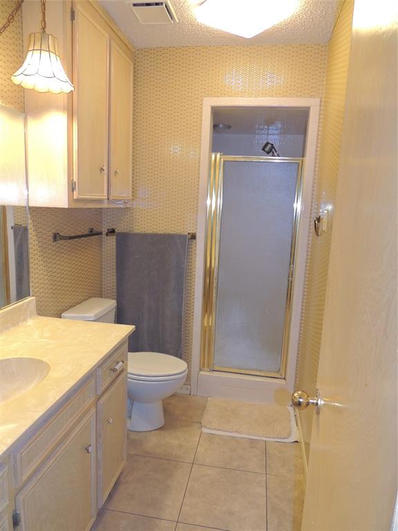 5518 Chimney Rock Road Abilene, TX 79606 - Photo 20 of 29 a bathroom with a sink a toilet and shower