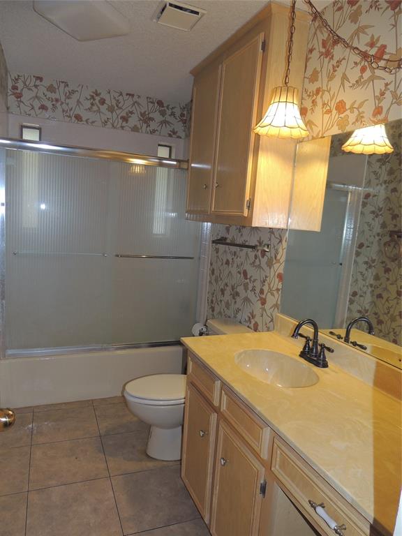 5518 Chimney Rock Road Abilene, TX 79606 - Photo 21 of 29 a bathroom with a sink a toilet and shower