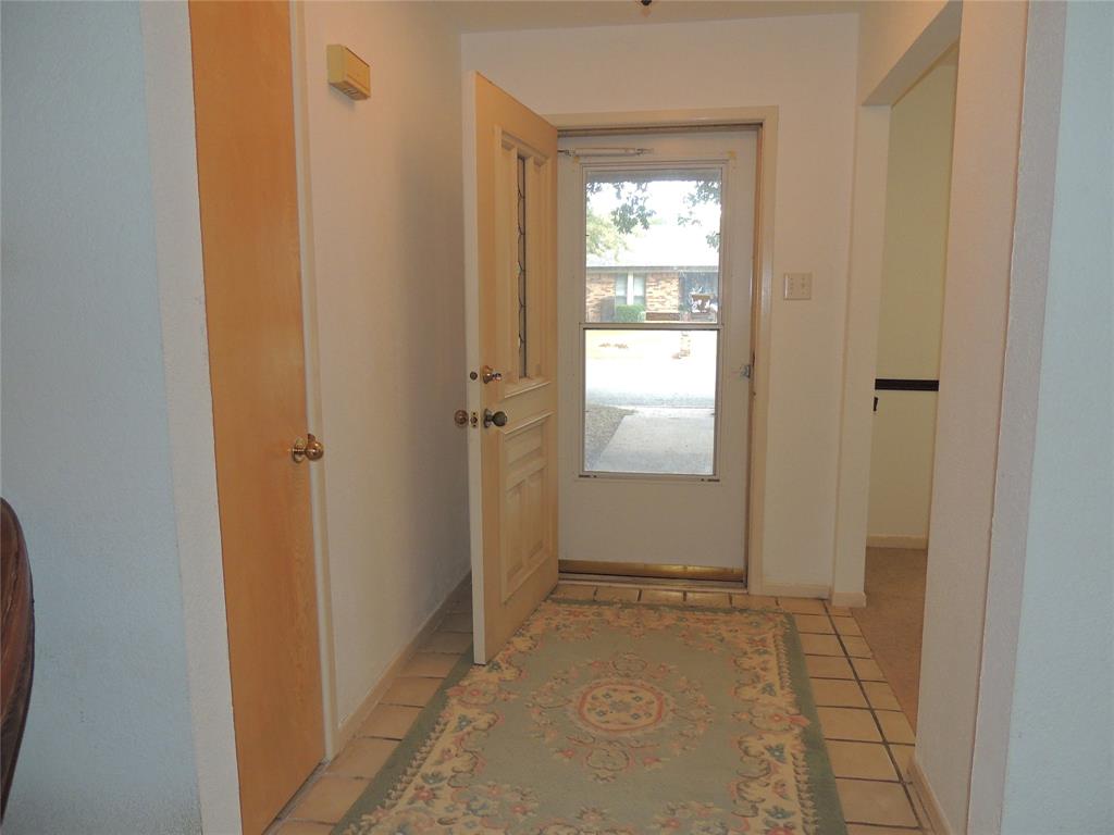 5518 Chimney Rock Road Abilene, TX 79606 - Photo 5 of 29 a view of an empty room and window