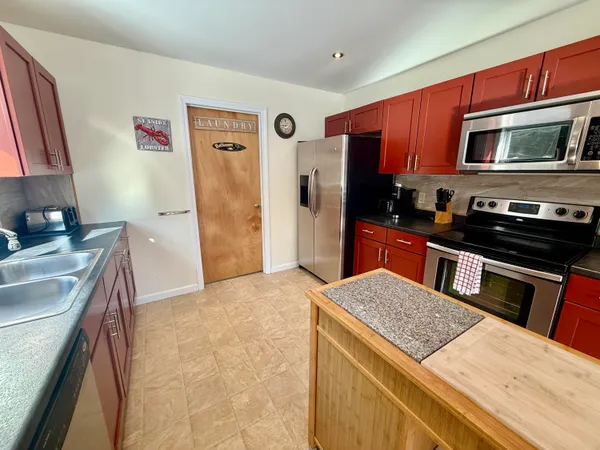 $1,250,000 | 24 Martins Lane, Glenburn, ME 04401