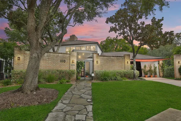 $925,000 | 1110 Heathwood Court, Houston, TX 77077