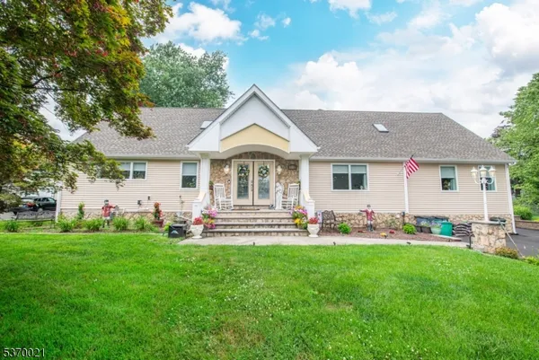 $949,900 | 18 Cleary Place, Fairfield, NJ 07004