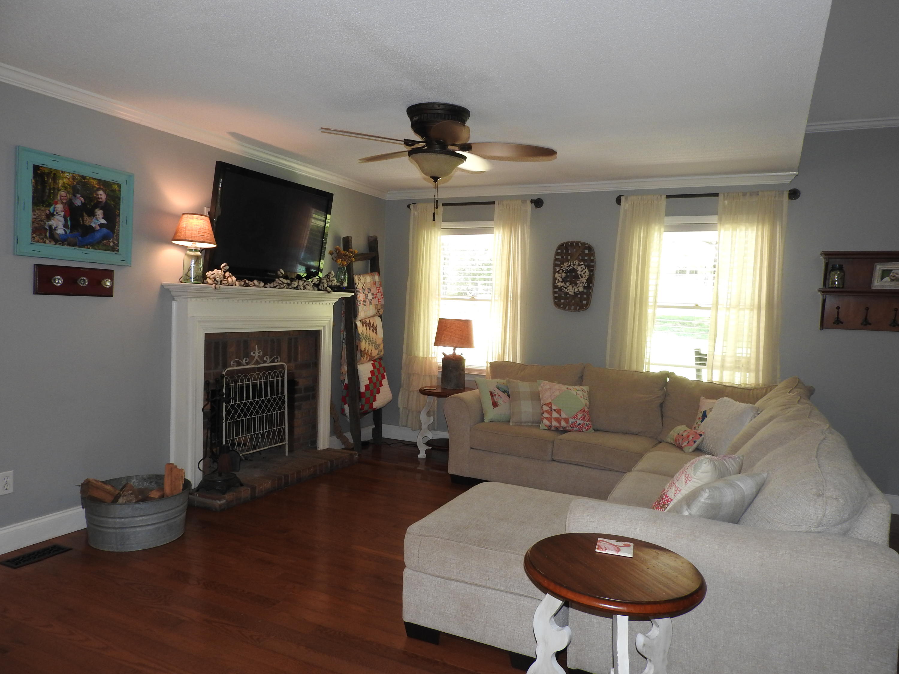 161 Potter Place Road Northwest Charleston, TN 37310 - Photo 8 of 53 LIVING ROOM