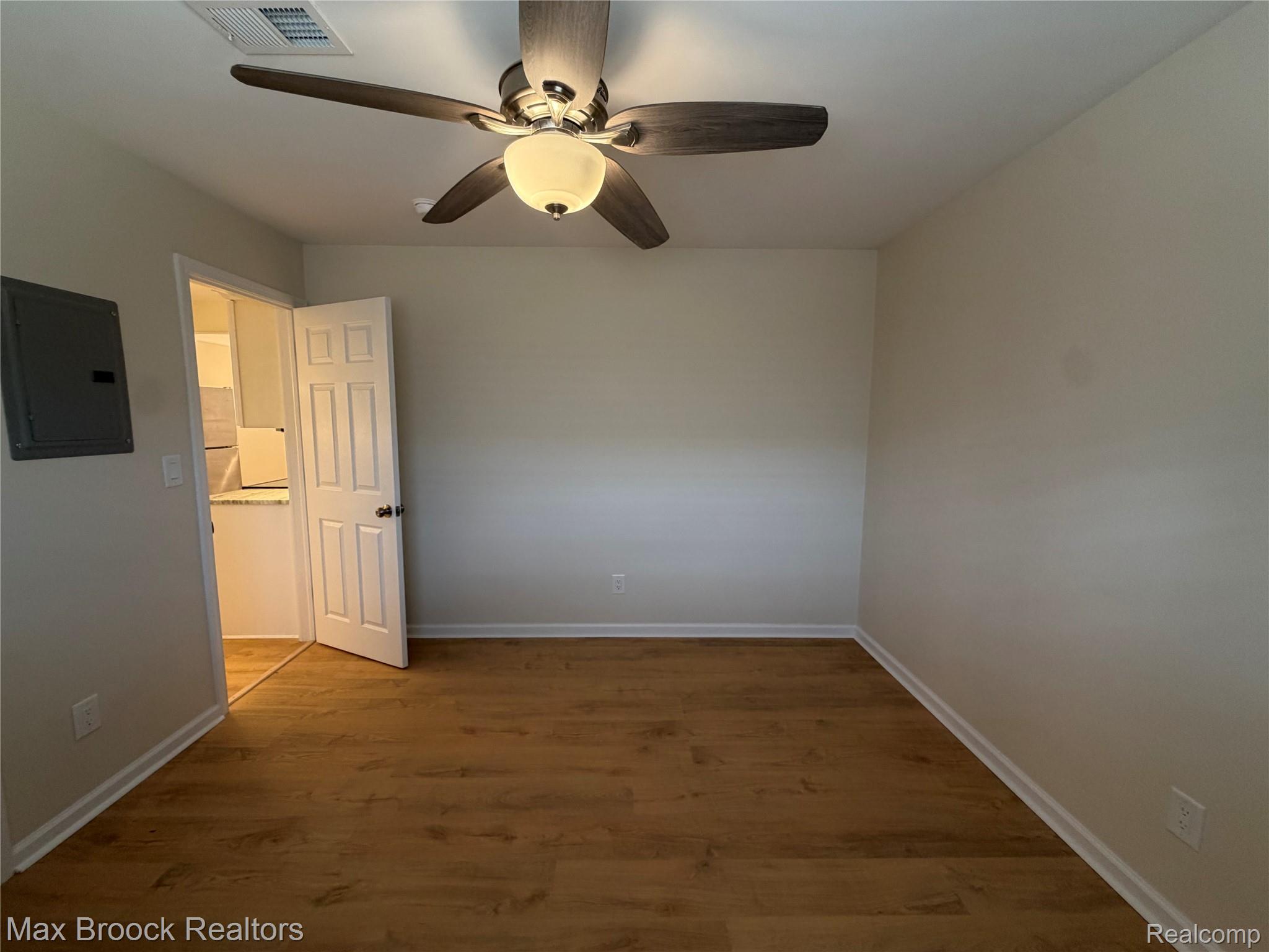 3875 Devon Road, Unit # 9 Royal Oak, MI 48073 - Photo 11 of 17 IMG_5450.jpeg