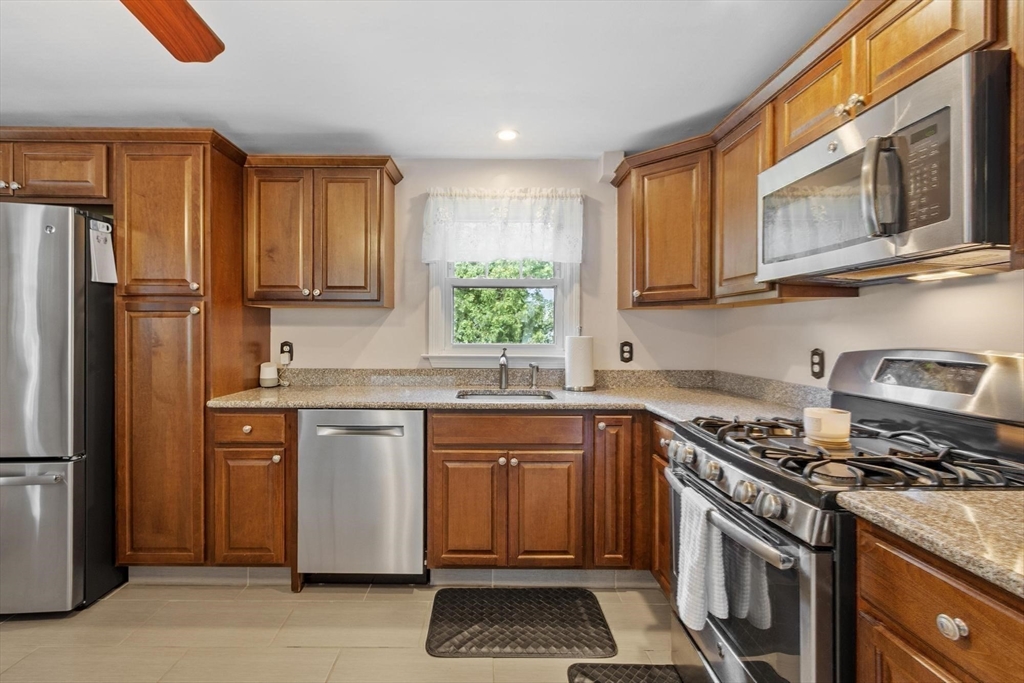 27 Sunset Road Dracut, MA 01826 - Photo 12 of 29