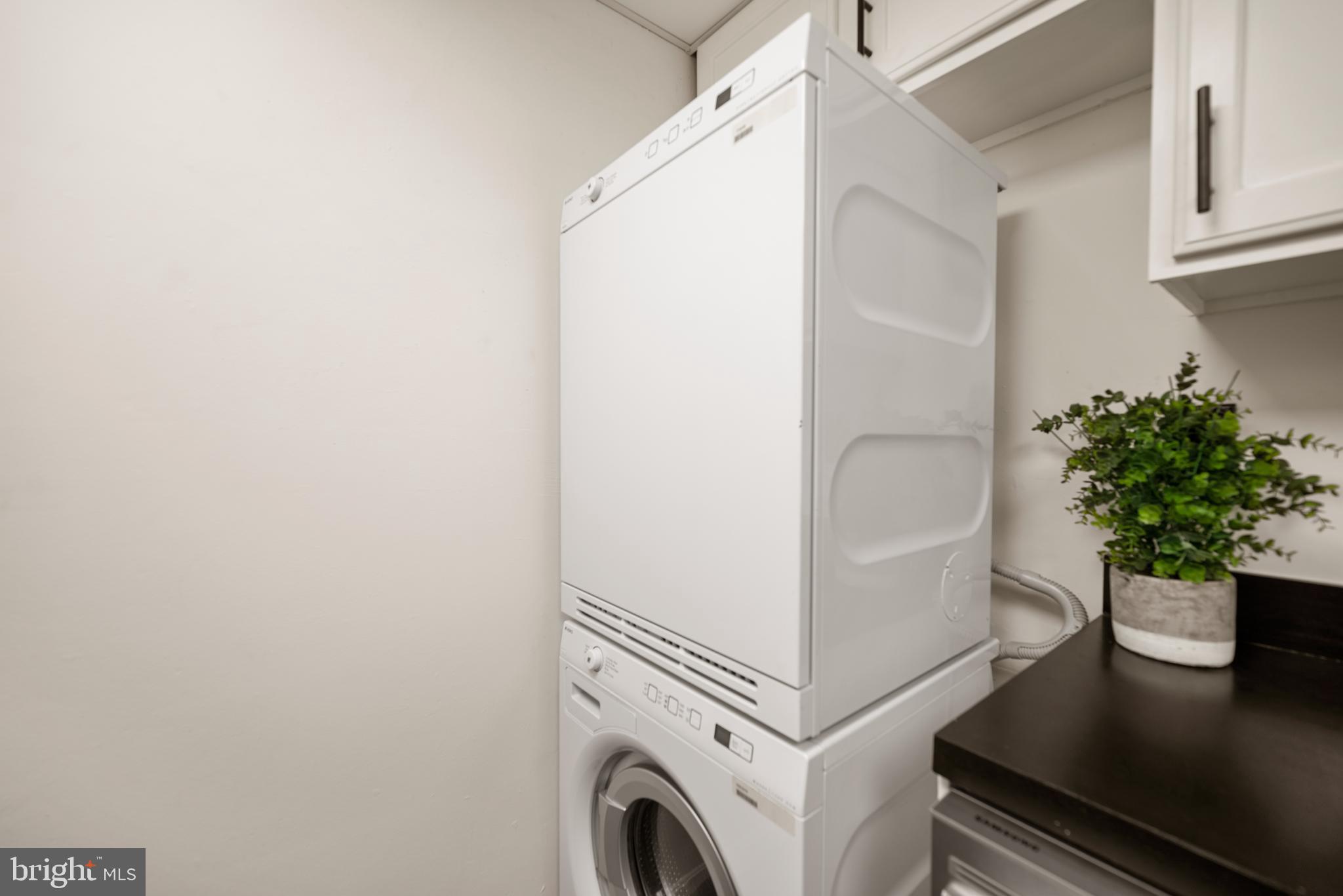 5911 Edsall Road, Unit 908 Alexandria, VA 22304 - Photo 19 of 24 In Unit Laundry