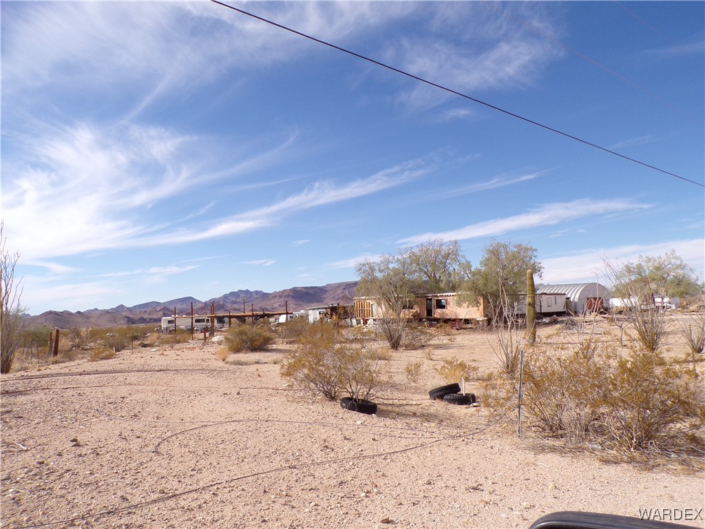 14355 Anegam Road Yucca, AZ 86438 - Photo 3 of 16 Yard
