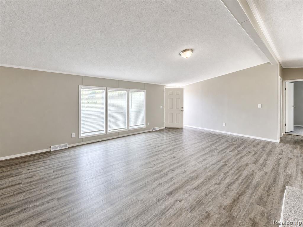 2183 Water Ridge Drive Newport, MI 48166 - Photo 4 of 24