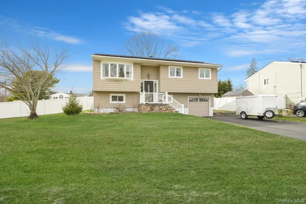 $739,000 | 70 Boulevard Avenue, West Islip, NY 11795