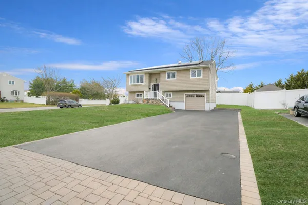 $739,000 | 70 Boulevard Avenue, West Islip, NY 11795