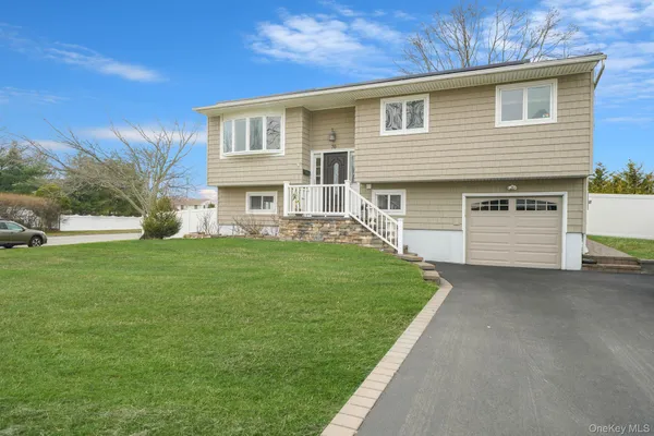 $739,000 | 70 Boulevard Avenue, West Islip, NY 11795