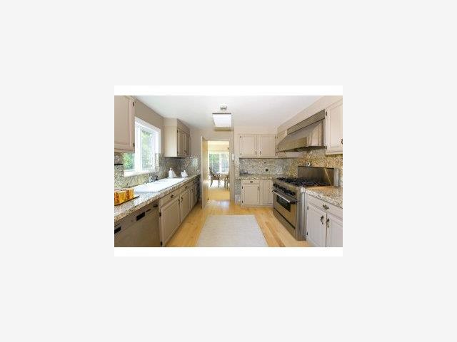 85 Sandra Road Hillsborough, CA 94010 - Photo 6 of 9