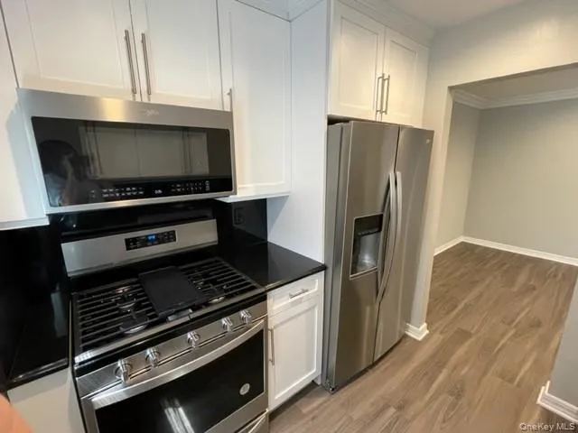 $2,895 | 91 South Clinton Avenue, Unit 8B, Bay Shore, NY 11706