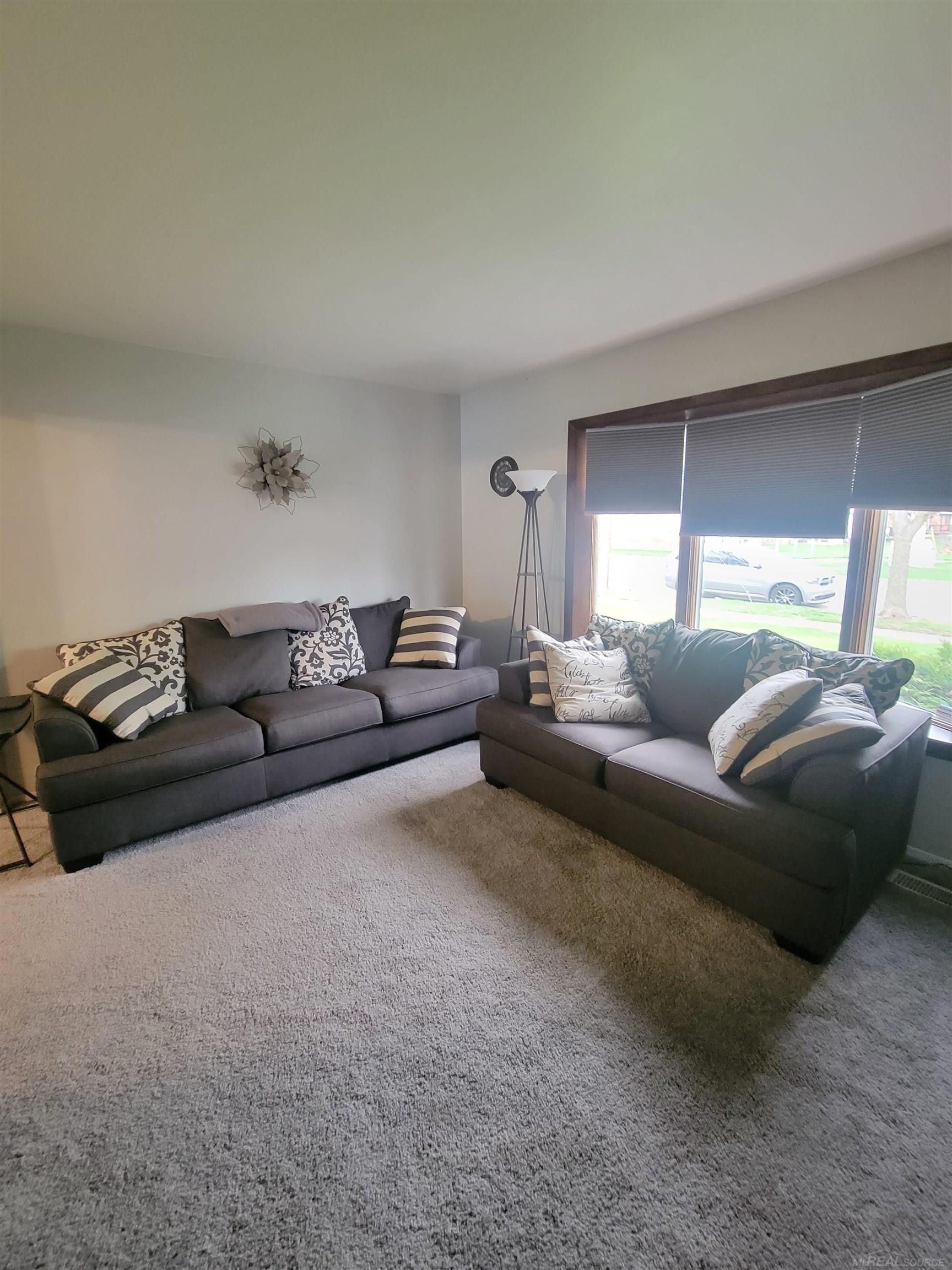 32819 Bunert Road Warren, MI 48088 - Photo 5 of 24 50106563-4.JPG
