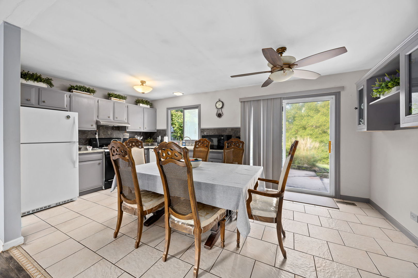 229 North Schmidt Road Bolingbrook, IL 60440 - Photo 14 of 31 Gallery Image 14