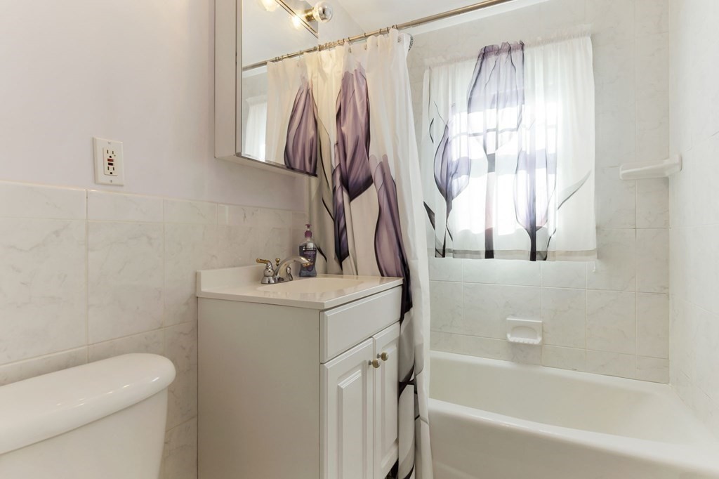 13 Albert Park Everett, MA 02149 - Photo 9 of 24