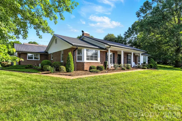 $399,900 | 601 Pennell Street Northeast, Lenoir, NC 28645