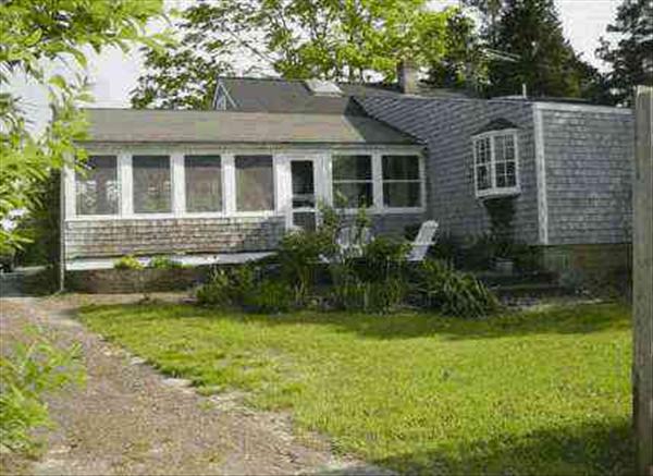 39 West Tisbury Road Edgartown, MA 02539 - Photo 2 of 2 http://d1qzqeyxiitrap.cloudfront.net/photos/10319/600/e91e2edf.jpg