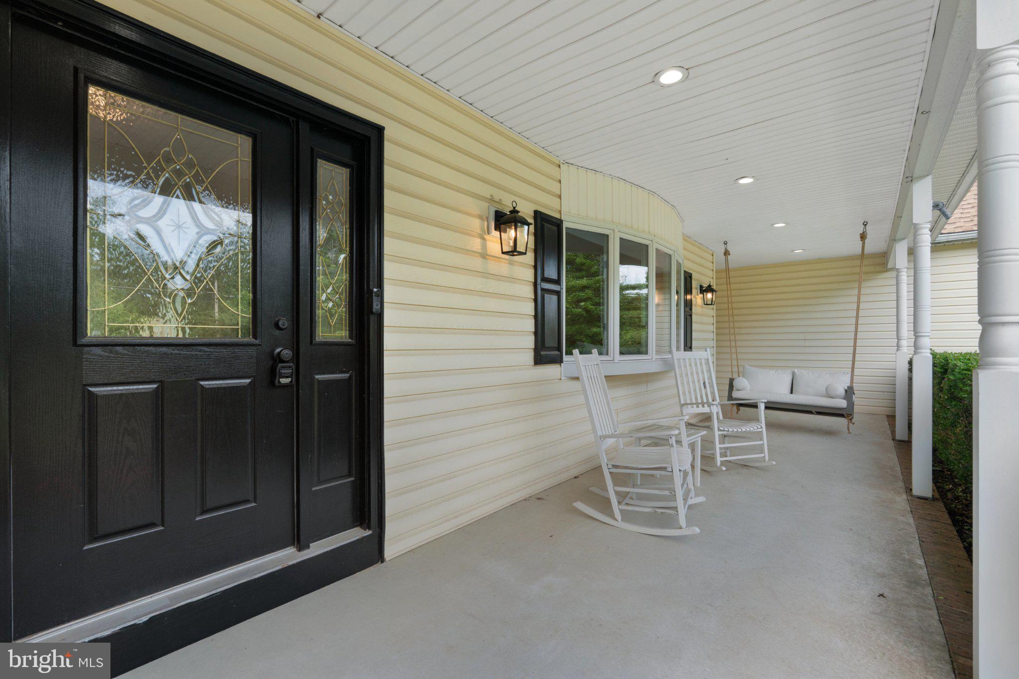 836 Hardingville Road Monroeville, NJ 08343 - Photo 3 of 58 Charming porch with inviting entryway.