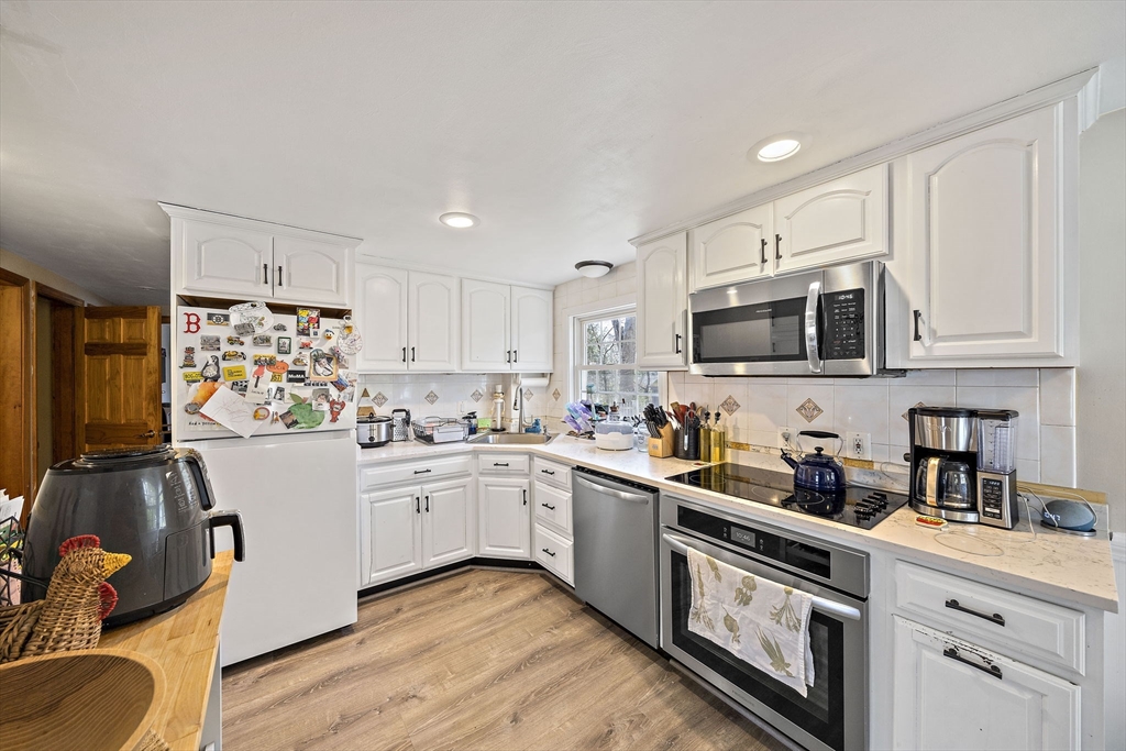 95 Oriole Road, Unit 95 Stoughton, MA 02072 - Photo 3 of 32