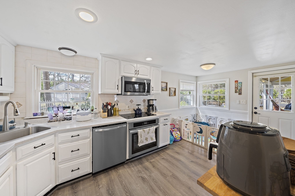 95 Oriole Road, Unit 95 Stoughton, MA 02072 - Photo 5 of 32