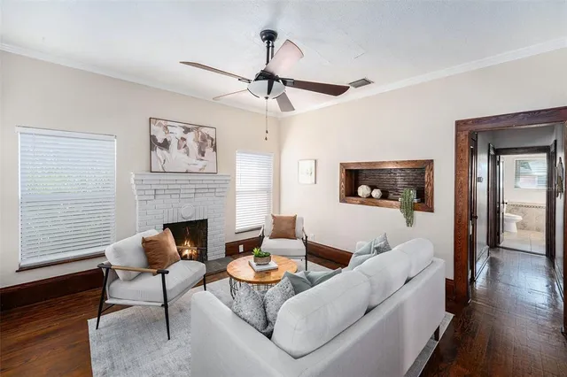 $2,300 | 2024 Oakdale Way, Clearwater, FL 33755