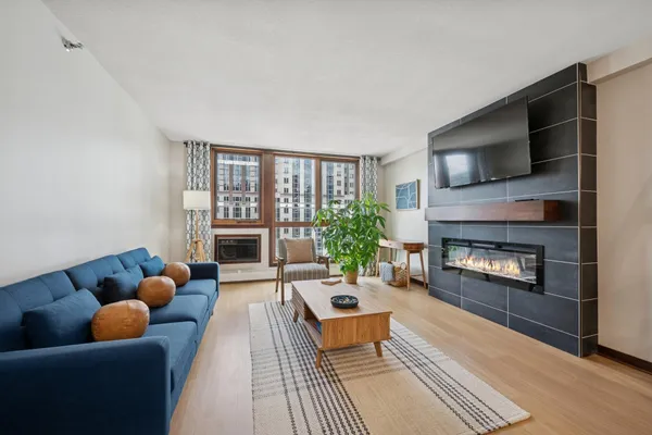 $1,995 | 433 South 7th Street, Unit 1919, Minneapolis, MN 55415