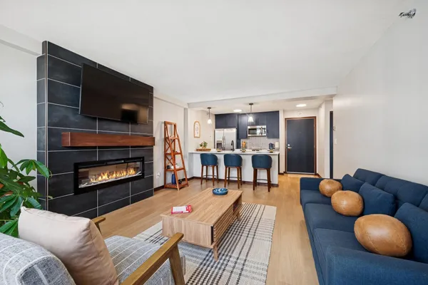 $1,995 | 433 South 7th Street, Unit 1919, Minneapolis, MN 55415