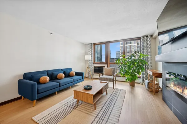$1,995 | 433 South 7th Street, Unit 1919, Minneapolis, MN 55415