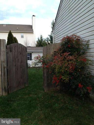730 Monarch Ridge Road Frederick, MD 21703 - Photo 26 of 30 a backyard of a house