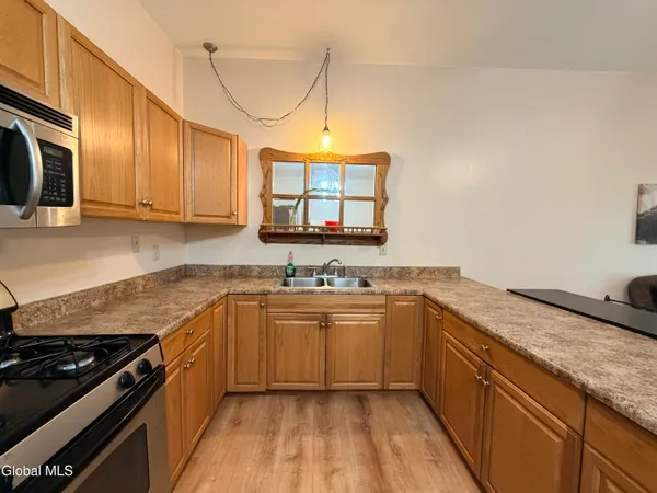$179,999 | 15 Henrietta Street, Amsterdam, NY 12010