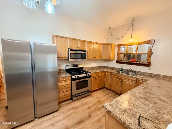 $179,999 | 15 Henrietta Street, Amsterdam, NY 12010