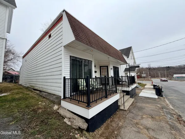 $179,999 | 15 Henrietta Street, Amsterdam, NY 12010